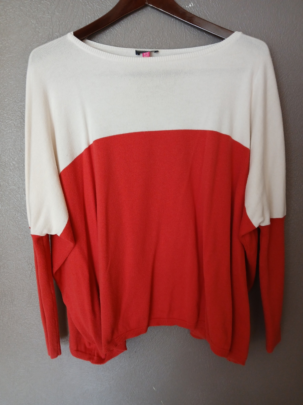 Vince Camuto Cream and Red Colorblock Scoop Neck Sweater Size P/S